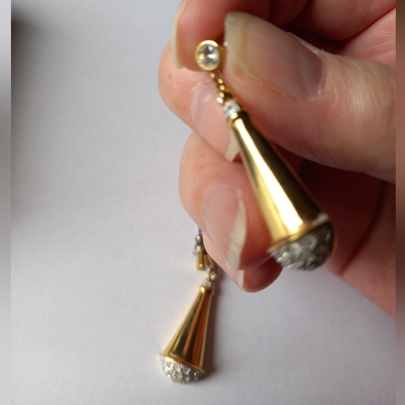 Vintage Gold Tone Earrings - Picture 3 of 5